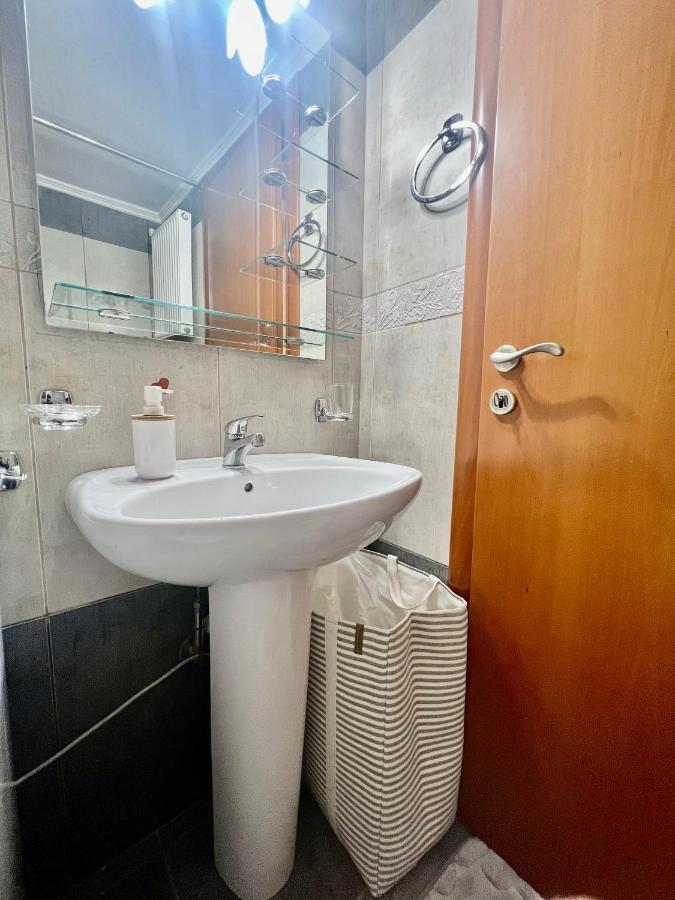 Elegant Downtown Retreat Leilighet Kalamáta Eksteriør bilde