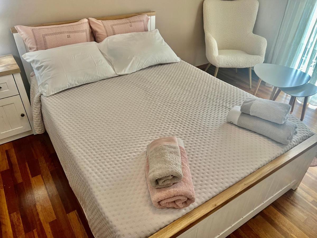 Elegant Downtown Retreat Leilighet Kalamáta Eksteriør bilde